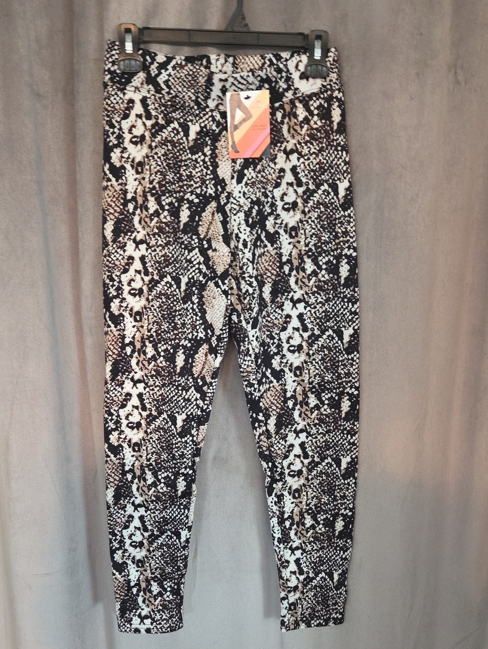 NWT Medium Fur Lined High-Waist Snake Print Leggings - Black & Cream